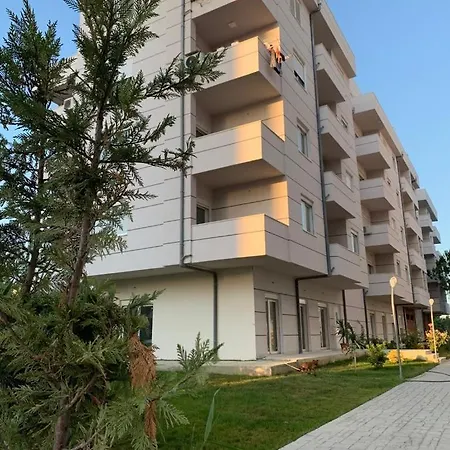 Amar Ap Lux Qerret * Golem (Tirana)