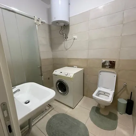 Amar Ap Lux Qerret Golem (Tirana)